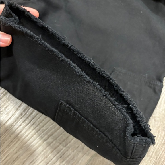 ARITZIA TNA Size 00 Dayton Cargo Shorts Long Black Cotton Lightweight Women - Picture 11 of 13